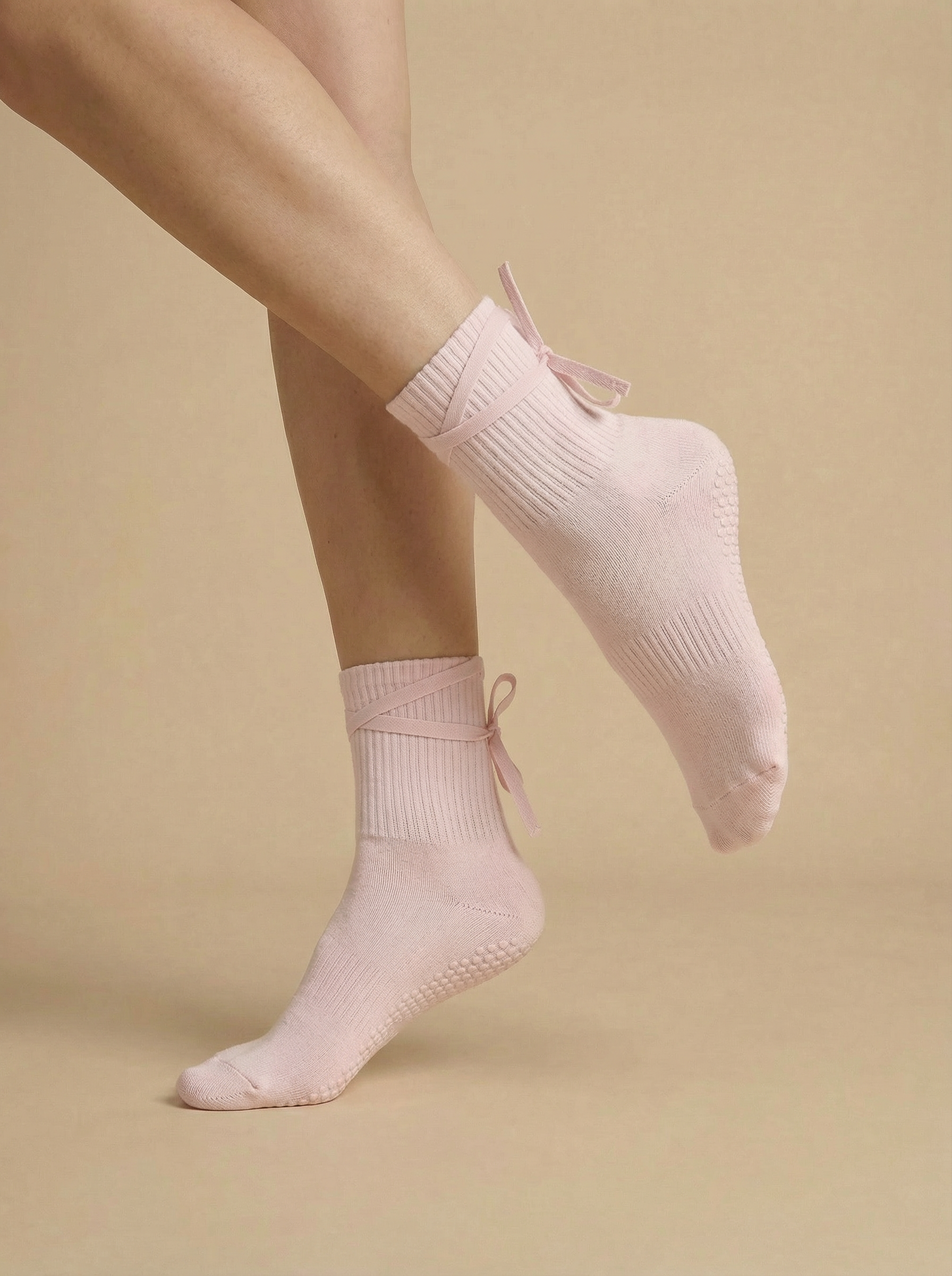 AURA Flow Grip Socks