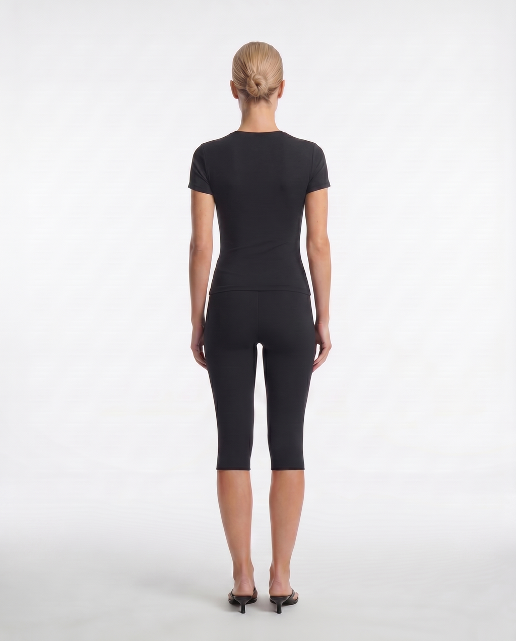 High-Waisted Shape Capri