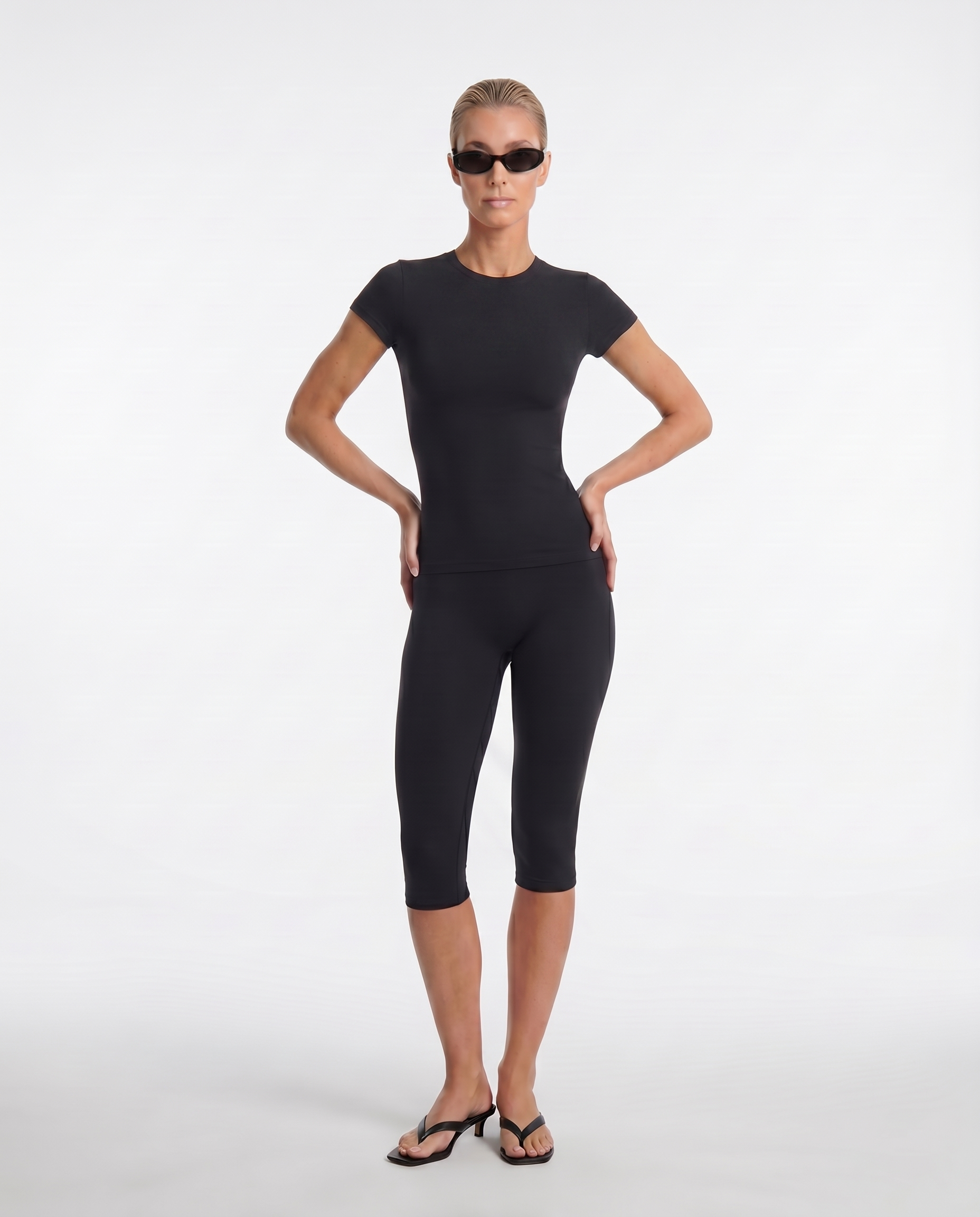 High-Waisted Form Capri